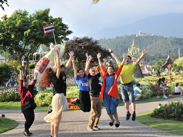 थाइल्यान्डका आश्चर्यहरू अन्वेषण गर्दै: विश्वस्त बाहिरी जुत्ताहरूमा हाम्रो टोलीको साहसिक कार्य